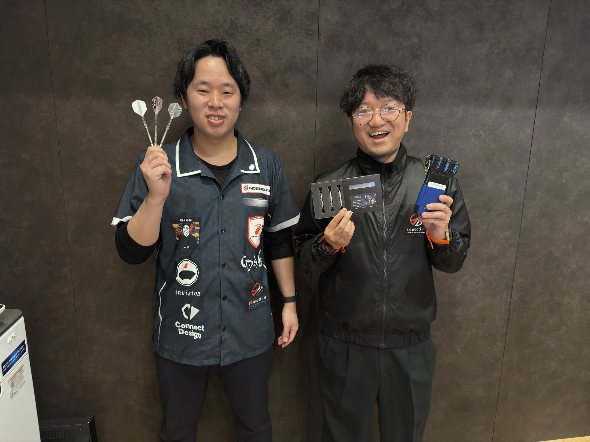 Darts崎山プロ最新ユニフォームお披露目来社