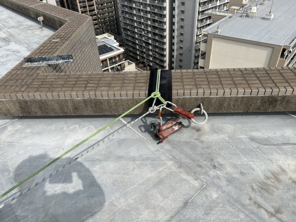 外壁打診調査（ロープ作業）