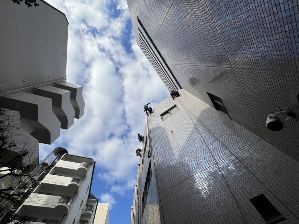 外壁打診調査（ロープ作業）